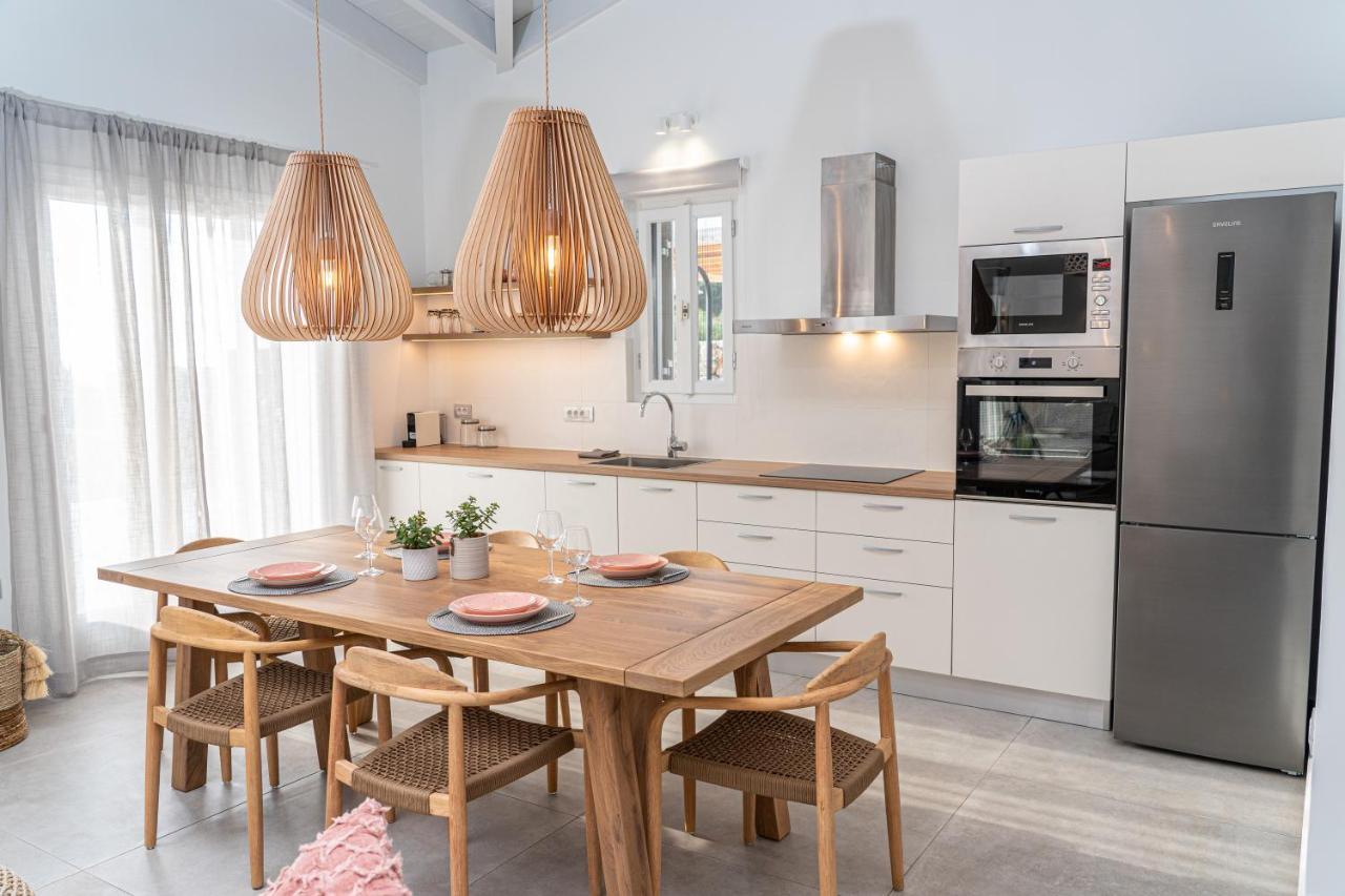 Summer Breeze Villa Tzamarelata 外观 照片