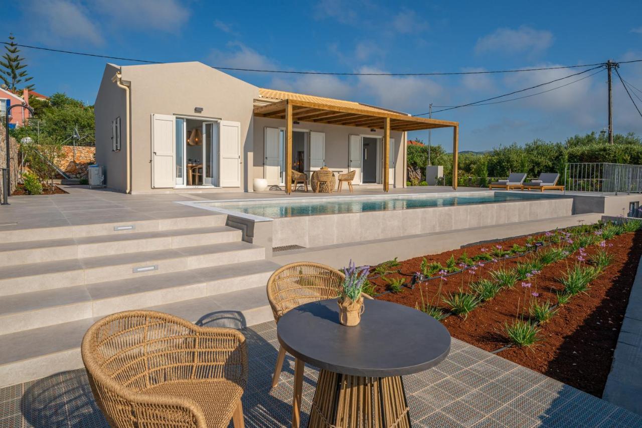 Summer Breeze Villa Tzamarelata 外观 照片