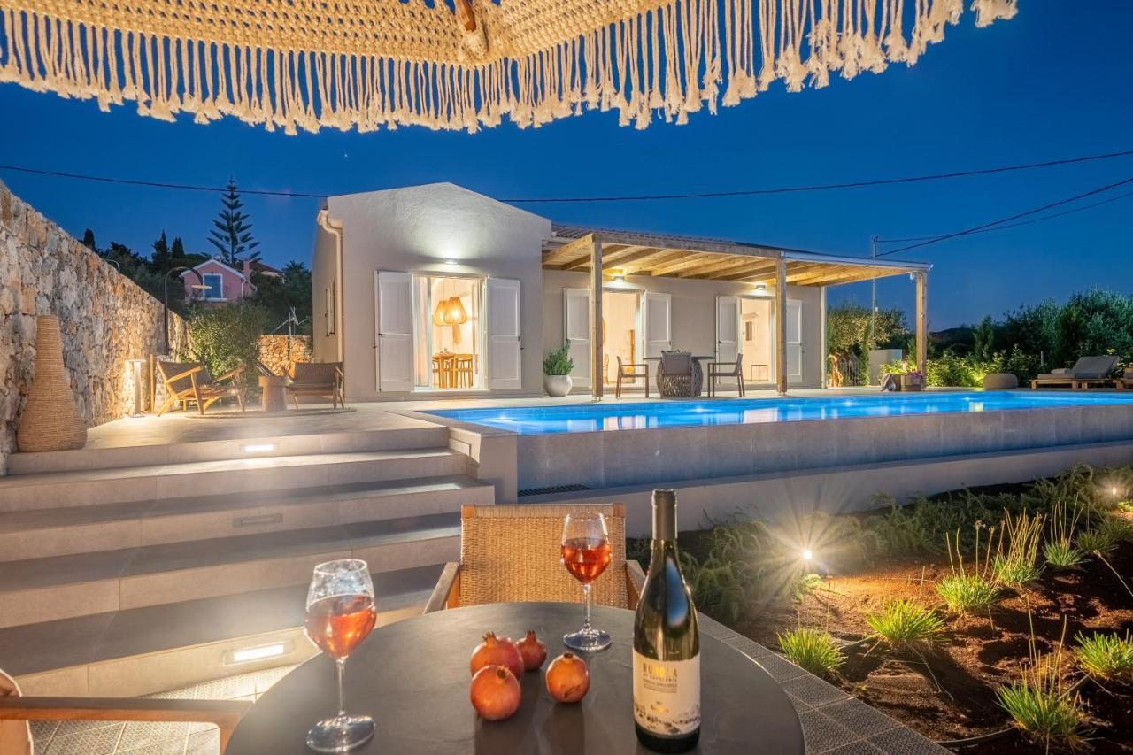 Summer Breeze Villa Tzamarelata 外观 照片
